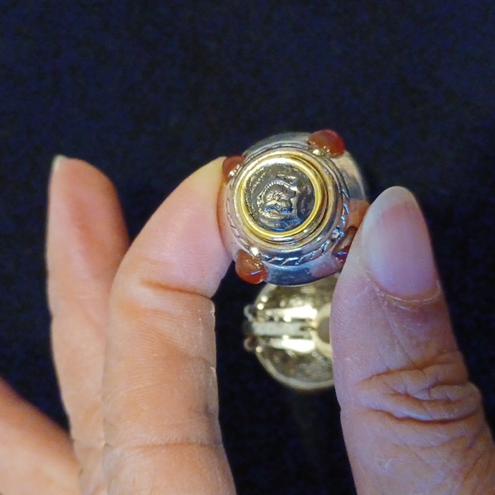 2 Sets Of Vintage Clip-On Statement Earrings 9$